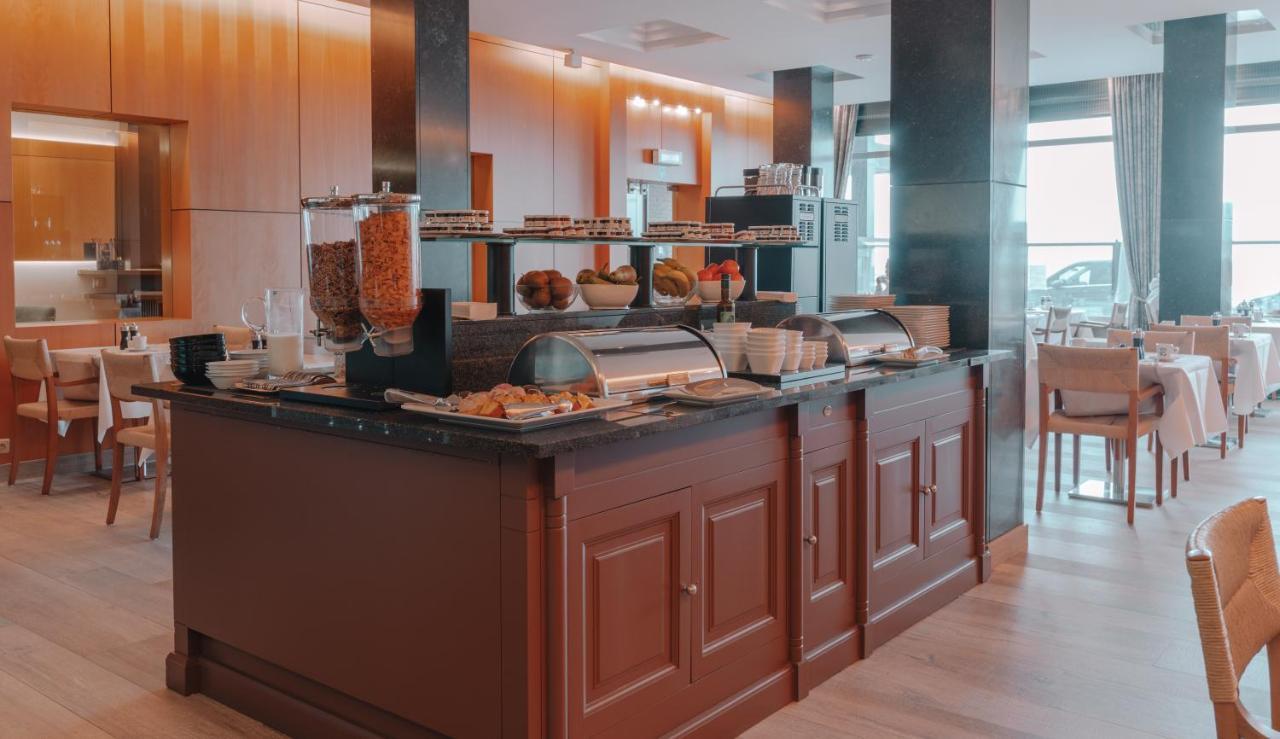 Hotel Riant-Sejour By Wp Hotels (Adults Only) Blankenberge Bagian luar foto